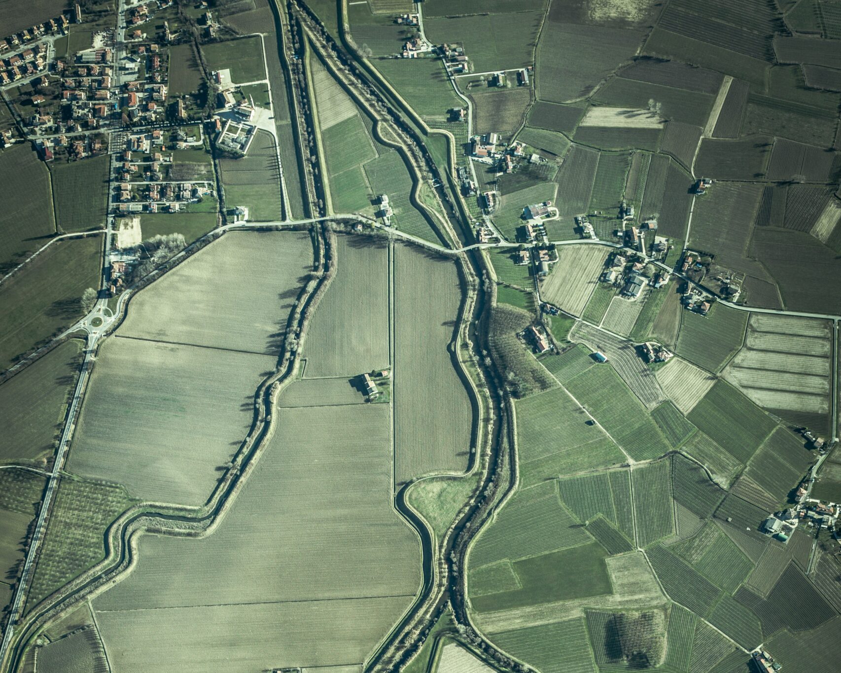 Zwei Nachwuchswissenschaftlerinnen vermessen die Welt