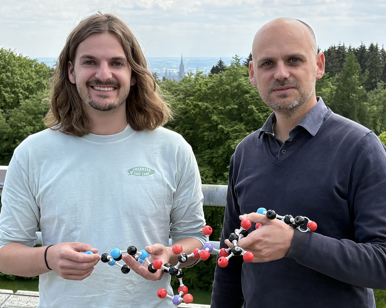 CNA: Carboxy-verbrückte, dynamische DNA-Oligomere